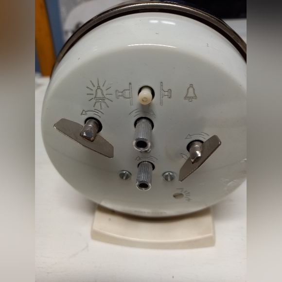 Mid Century Modern wind up clock - Picture 3 of 4